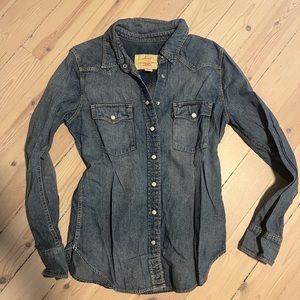 Levi’s vintage jean shirt size small excellent condition
